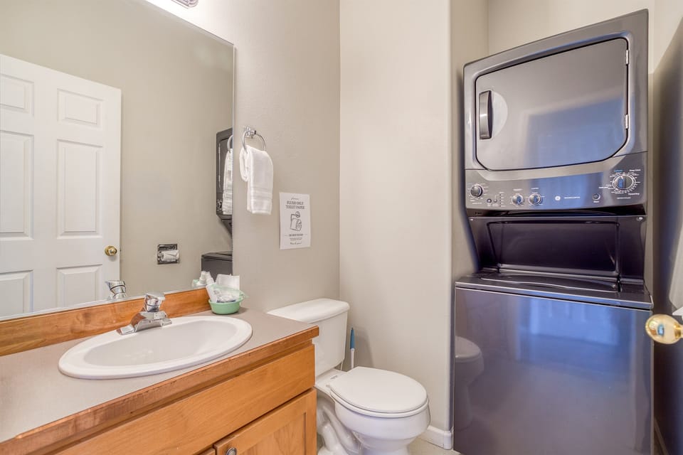 Bathroom: Modern amenities and a stylish vanity make your relaxation effortless!