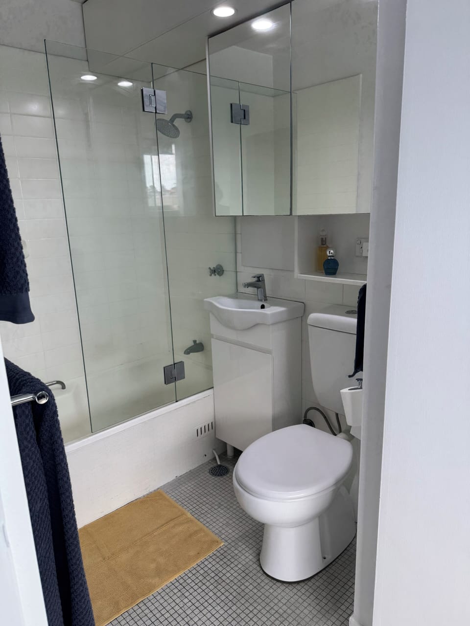 Golden Mile Beachside Apartment in Manly