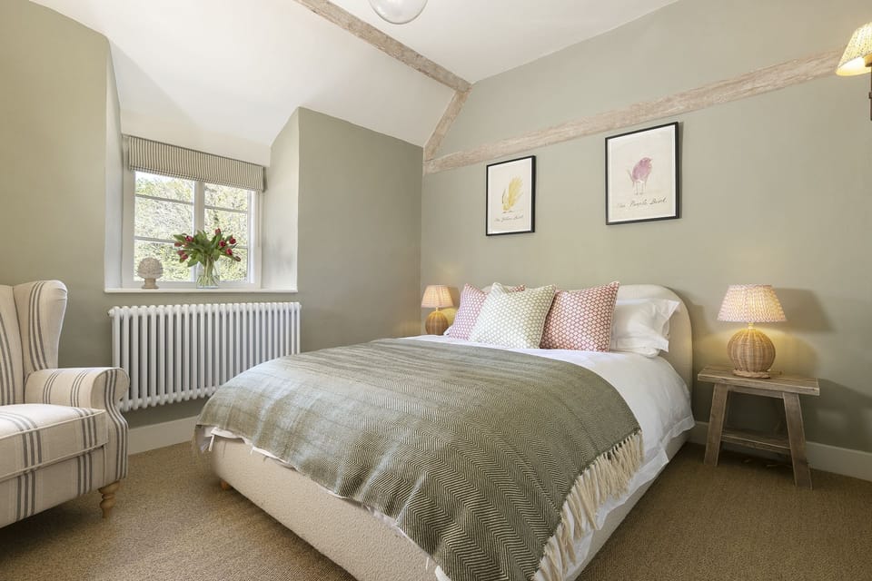 Primrose Cottage, Barnsley Bedroom 2 - StayCotswold