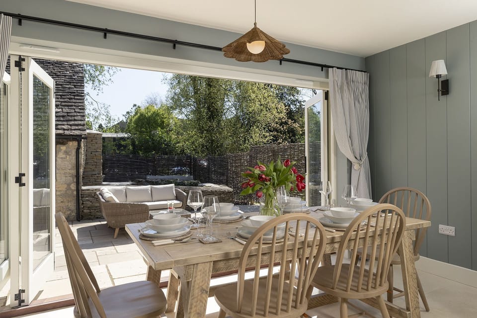 Primrose Cottage, Barnsley Dining Room - StayCotswold
