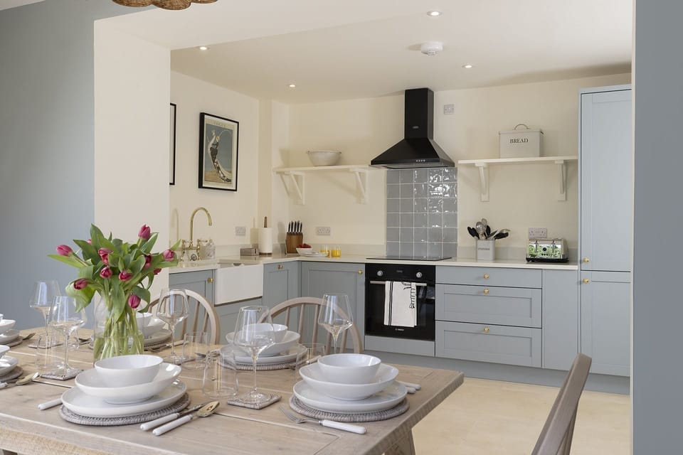 Primrose Cottage, Barnsley Kitchen - StayCotswold