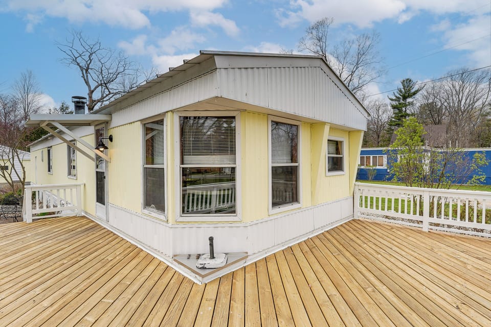 Wraparound Deck w/ Seasonal Furniture & Grill