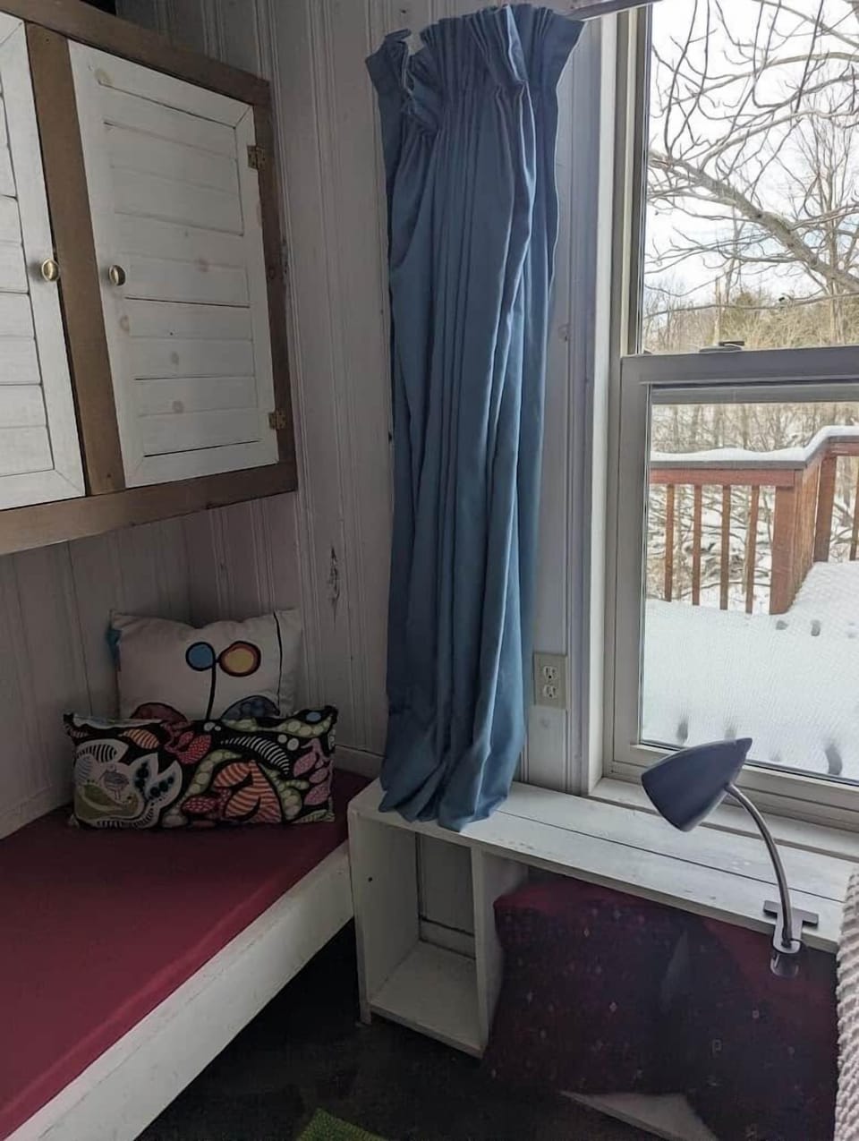 Apartment bedroom daybed