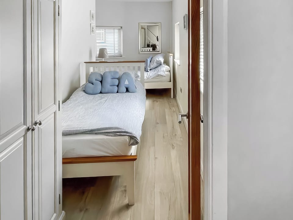 Twin bedroom | Chatsworth House, Tenby