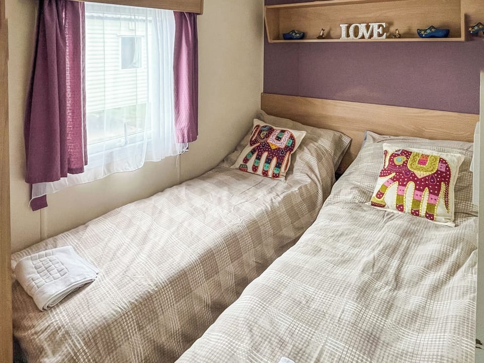 Twin bedroom | Joys, St Osyth