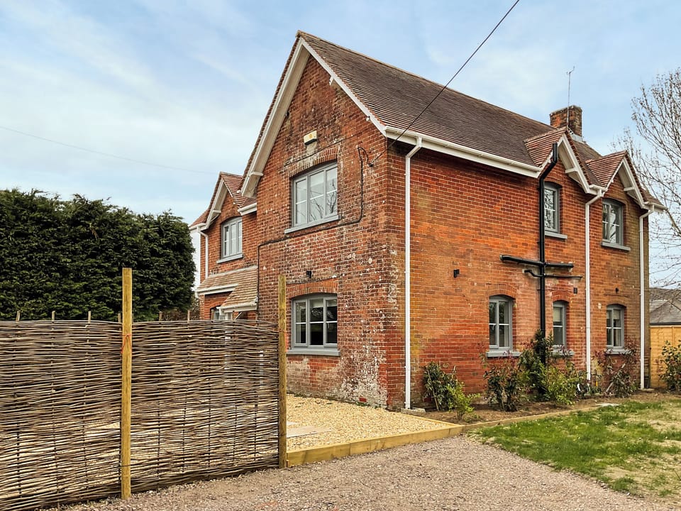 Exterior | Elm Tree House - Hamptworth, Landford, near Salisbury