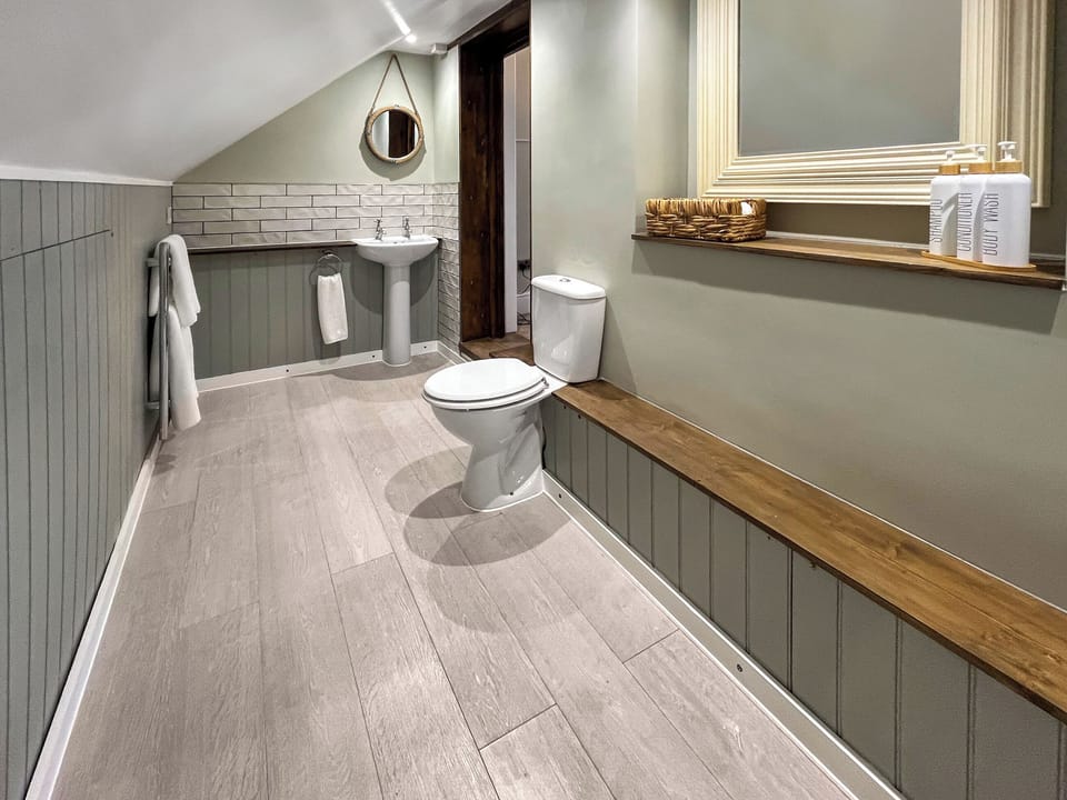 Bathroom | Harvel House Farm, Meopham, Gravesend
