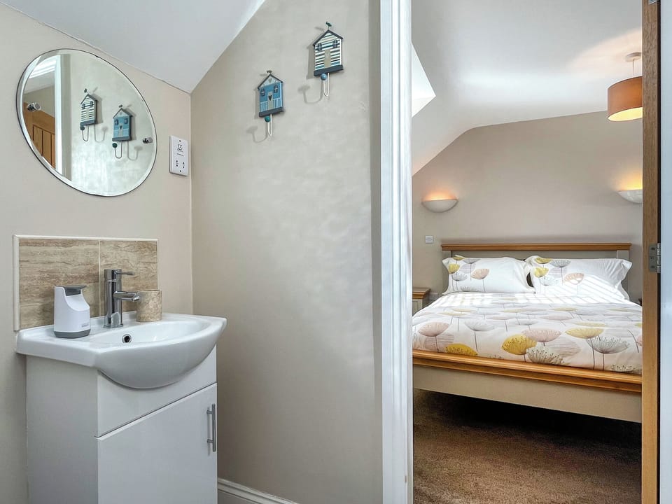 Bathroom | Little Whitehall, Whitby