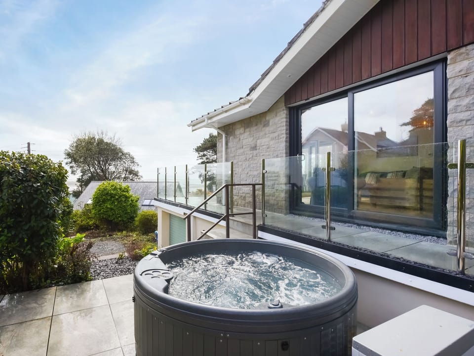 Hot tub | The Gables, Aberdyfi