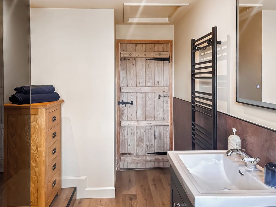 Shower room | Holme House, Halton Gill