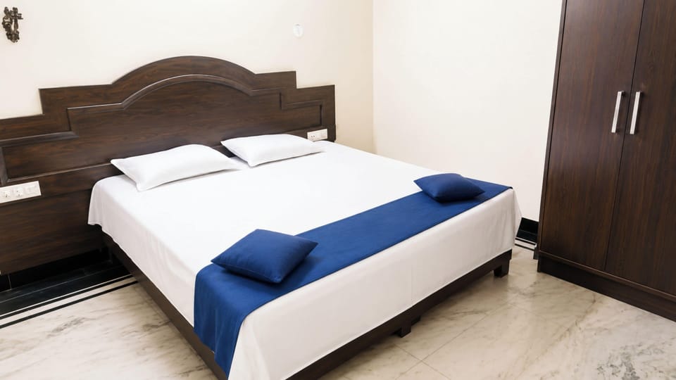 Deluxe Double Room | Hypo-allergenic bedding, desk, soundproofing, free WiFi