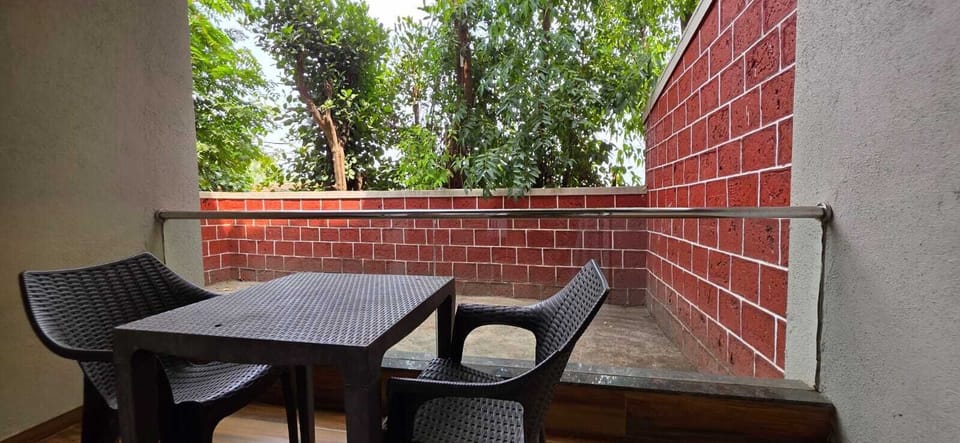 Standard Double Room, Balcony | Outdoor dining