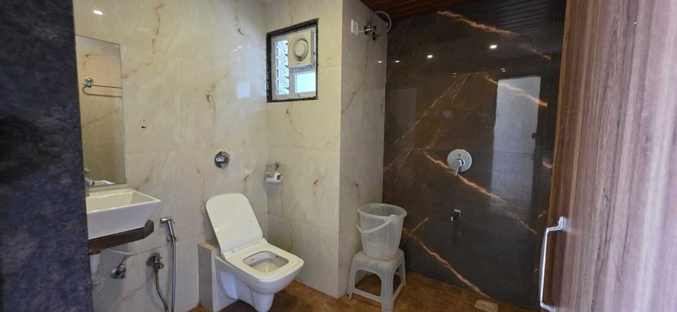 Standard Double Room, Balcony | Bathroom | Shower, towels, soap, shampoo