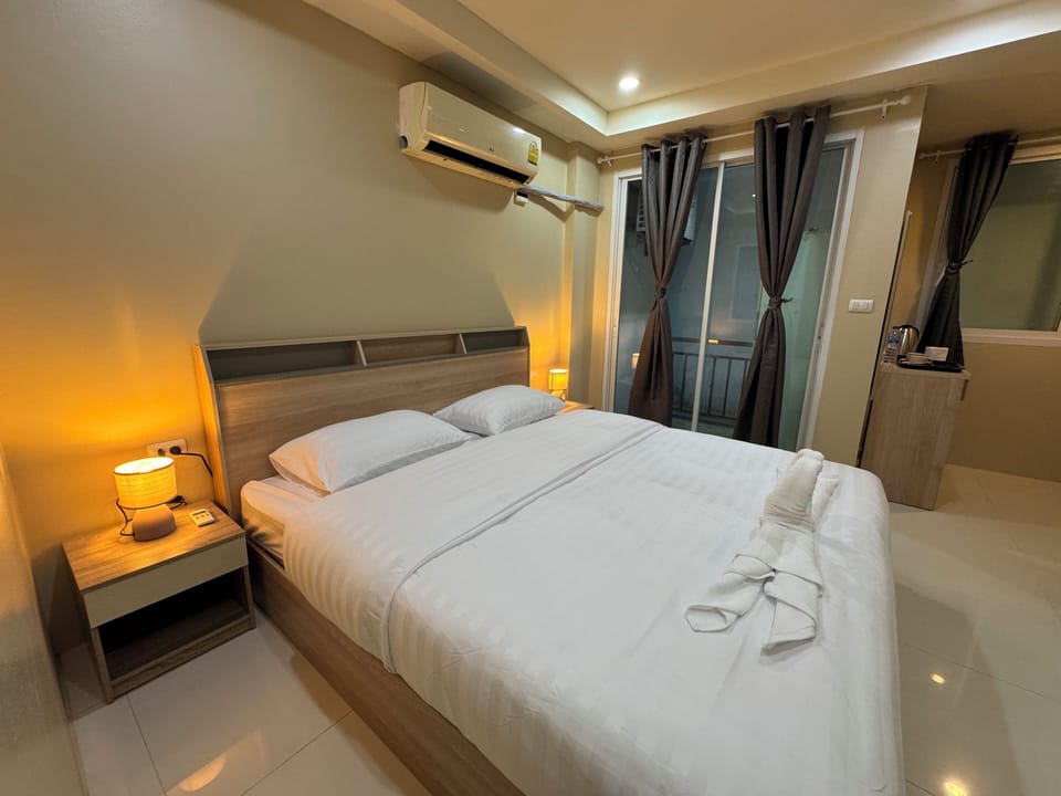 Classic Double Room, Balcony | Desk, free WiFi