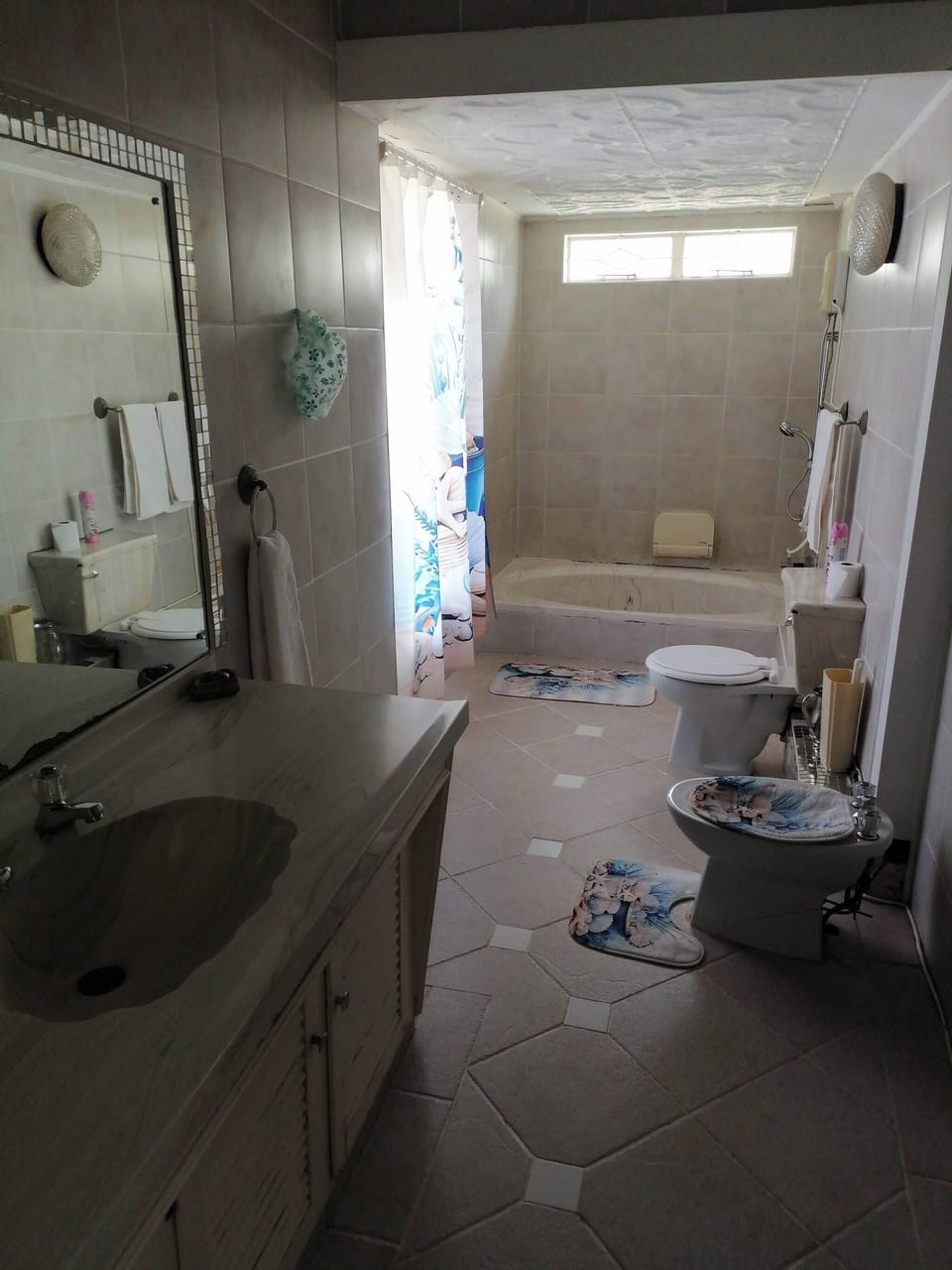 Room, 4 Bedrooms, Smoking, Patio | Bathroom