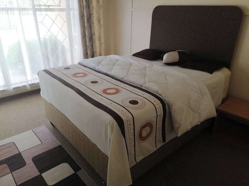 Room, 4 Bedrooms, Smoking, Patio | 4 bedrooms