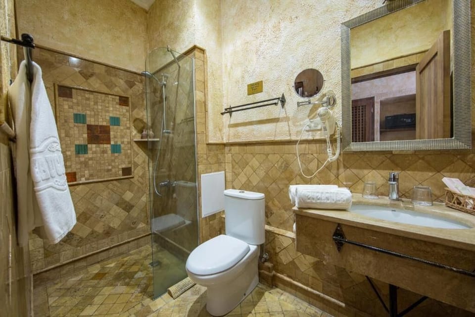 Standard Double Room | Bathroom | Free toiletries, hair dryer, towels, soap