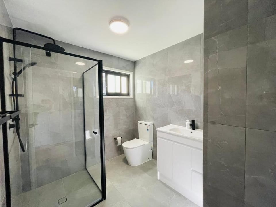 Deluxe Double Room | Bathroom | Shower