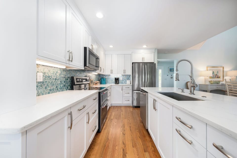 FULLY STOCKED KITCHEN TO CREATE MEMORABLE MEALS