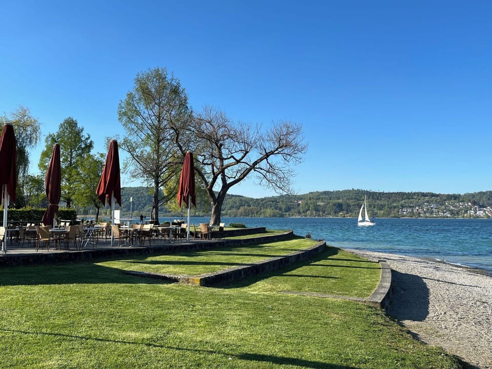 Body Of Water, Landscape, Bank, Coastal And Oceanic Landforms, Lake, Coast, Shore, Park, Lawn, Loch