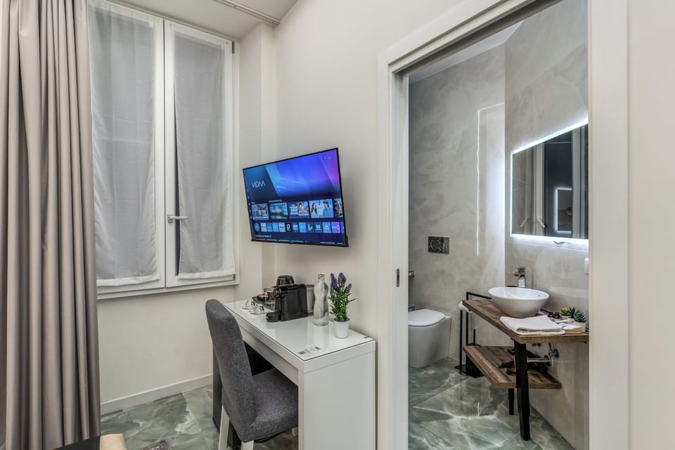 Deluxe Double Room | In-room safe, iron/ironing board, free WiFi