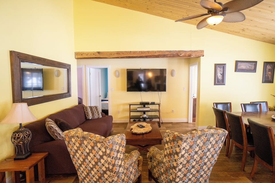 Cottage, Lake View | Living area