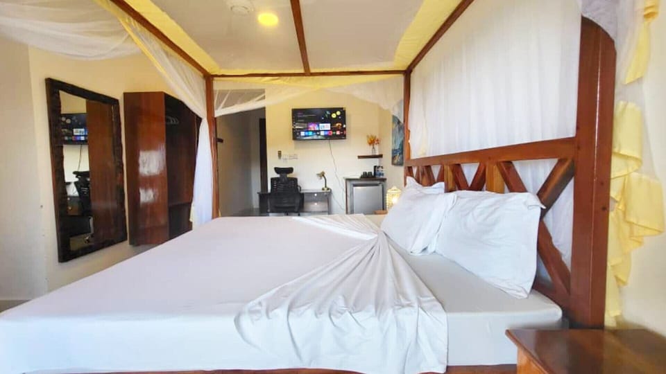 Deluxe Double Room, Balcony, Pool View | Hypo-allergenic bedding available, minibar, desk, laptop workspace