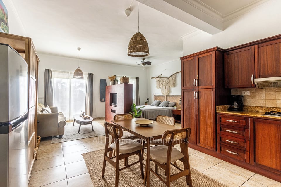 Apartment, 1 Bedroom, Balcony, Garden View | Dining room