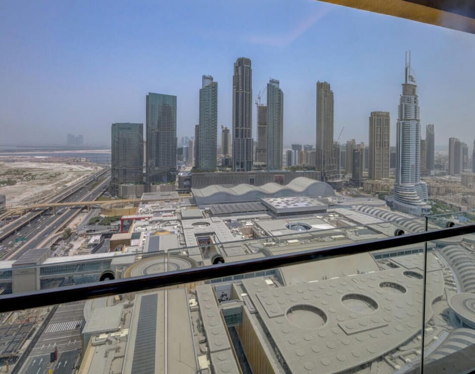 City views, furnitures and balcony layouts may vary from one room to another due to the building’s design, but every space offers the same comfort and is perfect for unwinding