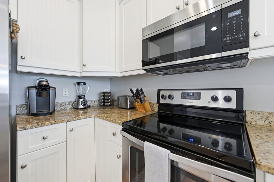 Fully equipped kitchen with everything you need to cook and gather
