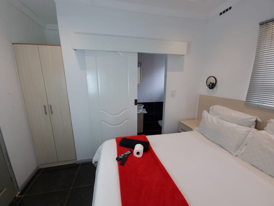 Comfort Double Room, Courtyard View | Desk, laptop workspace, iron/ironing board, WiFi (free)
