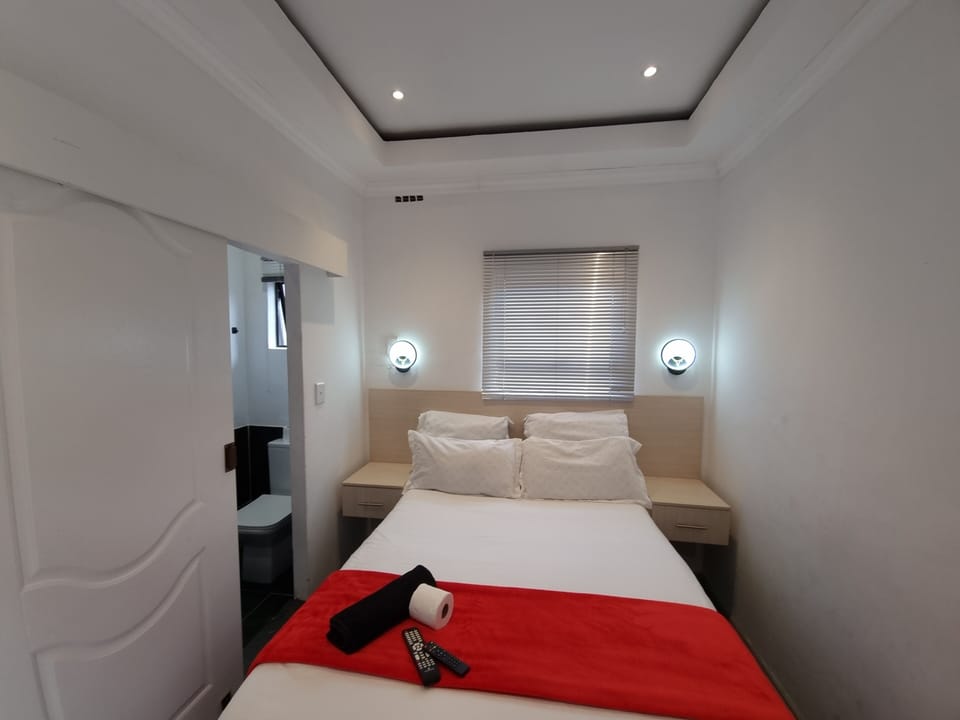 Desk, laptop workspace, iron/ironing board, free WiFi