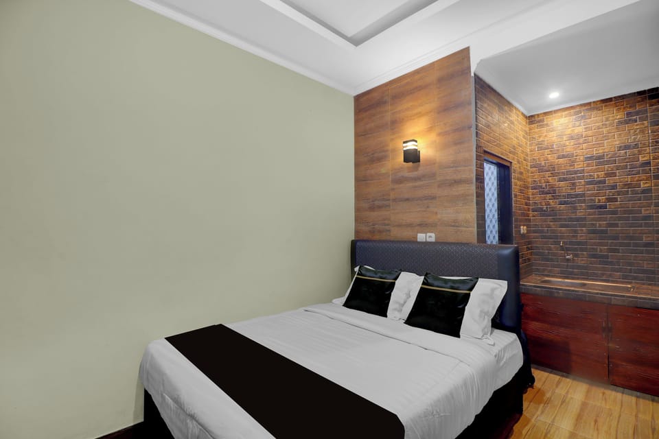 Deluxe Double Room | Premium bedding, free WiFi, bed sheets