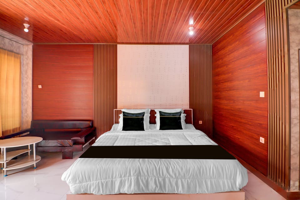 Deluxe Suite | Premium bedding, free WiFi, bed sheets
