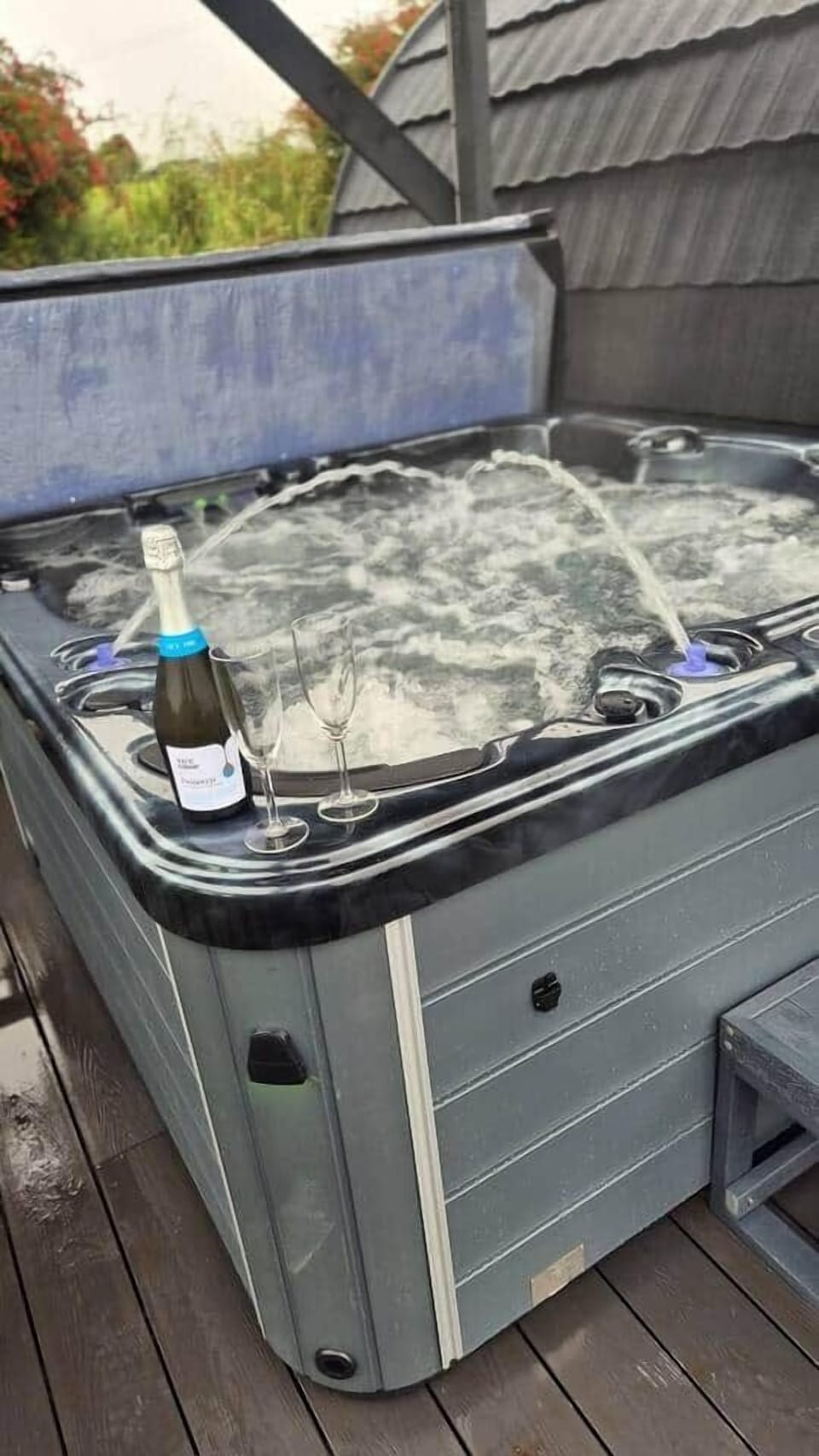 Outdoor spa tub