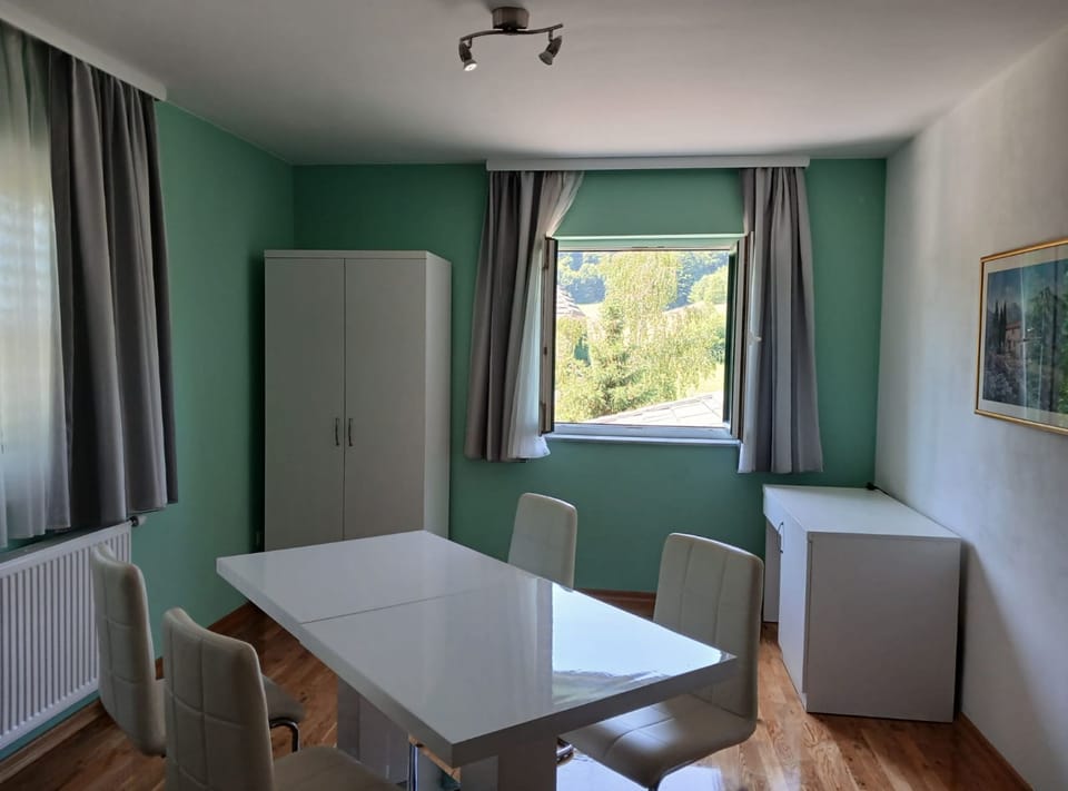 Double Room (De Luxe Double Room) | Dining room