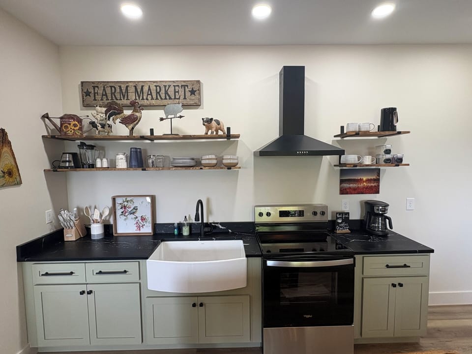 Full kitchen