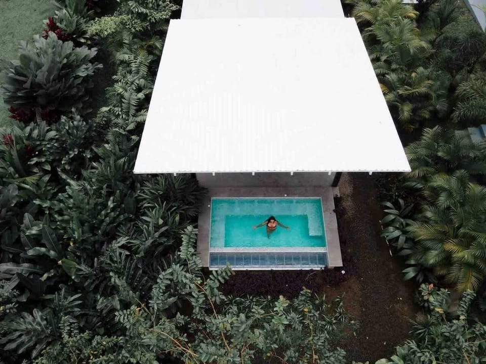 Come and discover our newest amenity, Views of Life, where you can nourish the body and the mind in this adaptable space. Perfect to practice yoga, medication, massages and more, and then unwind in the jacuzzi while surrounded by the lush garden.   