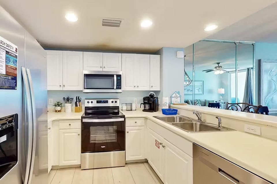 Condo, Multiple Beds (Majestic Beach Towers 2-1903) | Private kitchen