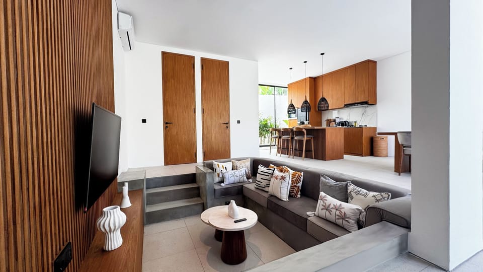 Deluxe Villa, Pool View | Living area