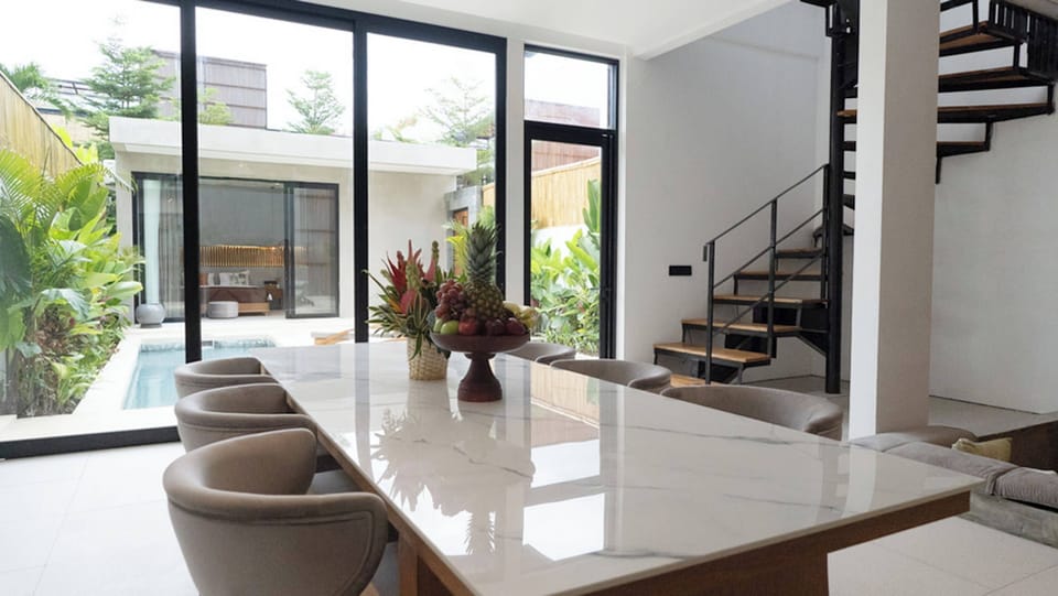 Deluxe Villa, Pool View | Dining