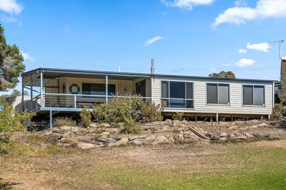 Set against a natural landscape, the home blends seamlessly into its surroundings, with elevated views and easy access to the outdoors.