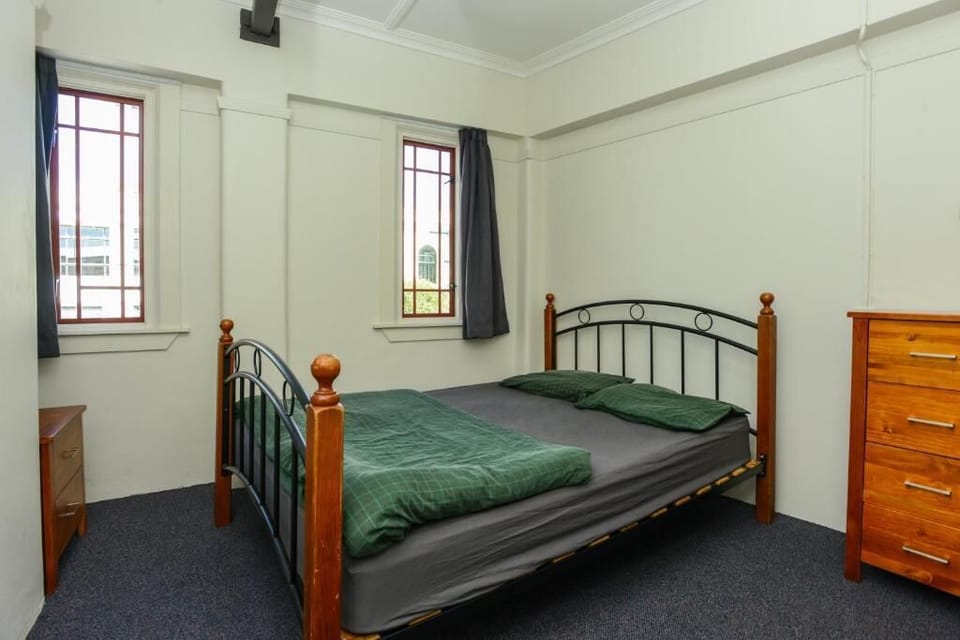 Blackout drapes, free WiFi, bed sheets