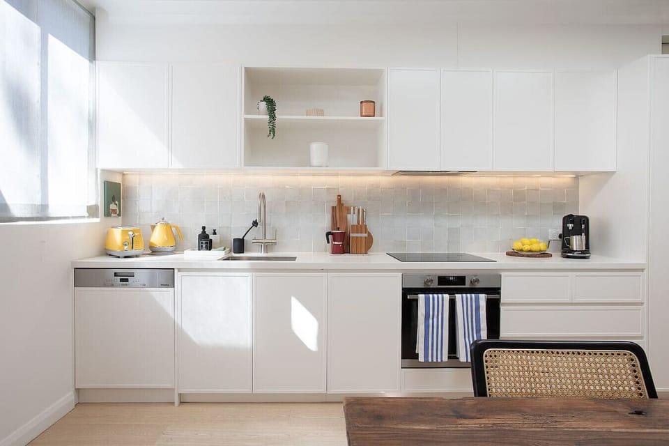 Bright kitchen with everything you need to enjoy a home cooked family meal