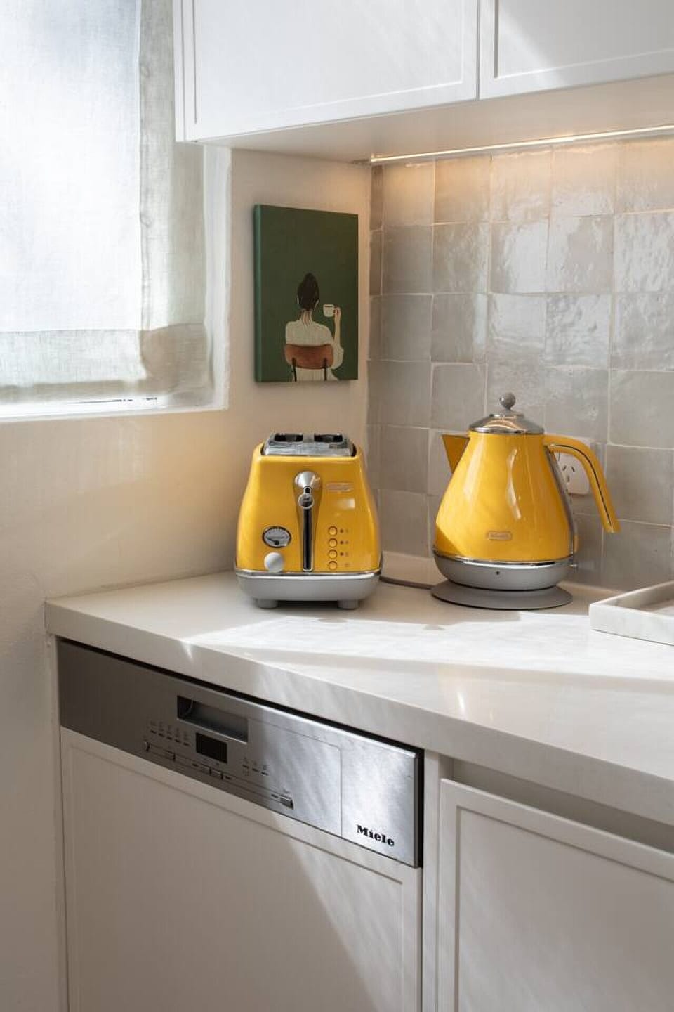 Colorful kettle & toaster for a bright kitchen