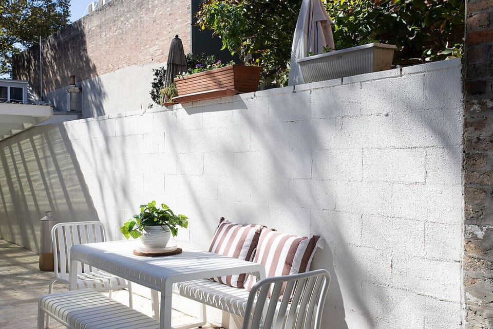 Cute patio garden to enjoy all day round