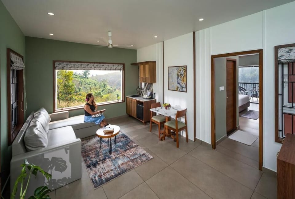 Luxury Suite, Mountain View | Living area