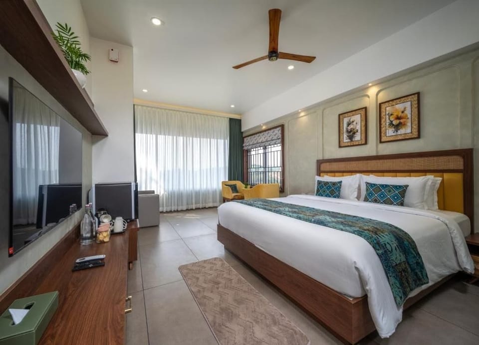 Deluxe Double Room | Iron/ironing board, free WiFi