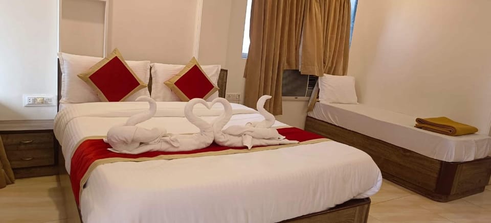 Standard Room, Garden View | Desk, iron/ironing board, free WiFi, bed sheets