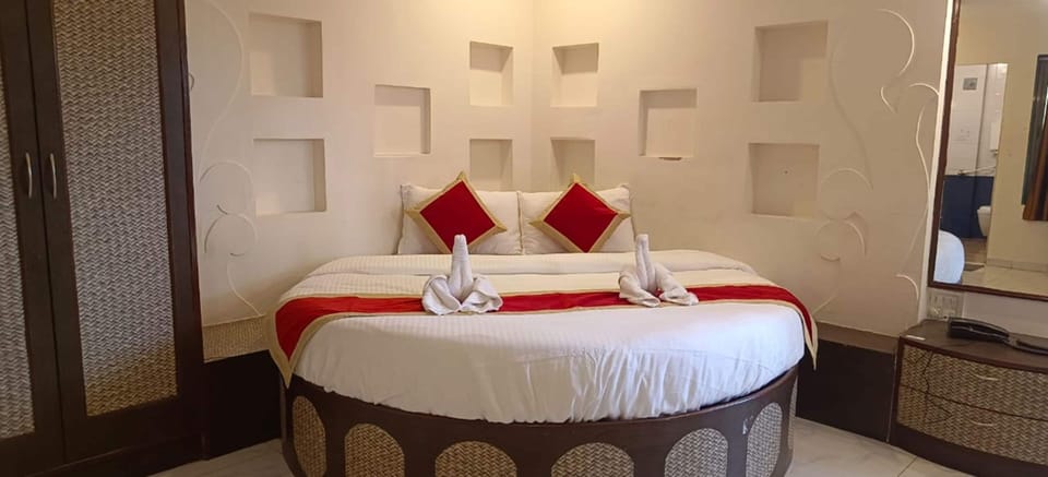 Luxury Room, Mountain View | Desk, iron/ironing board, free WiFi, bed sheets
